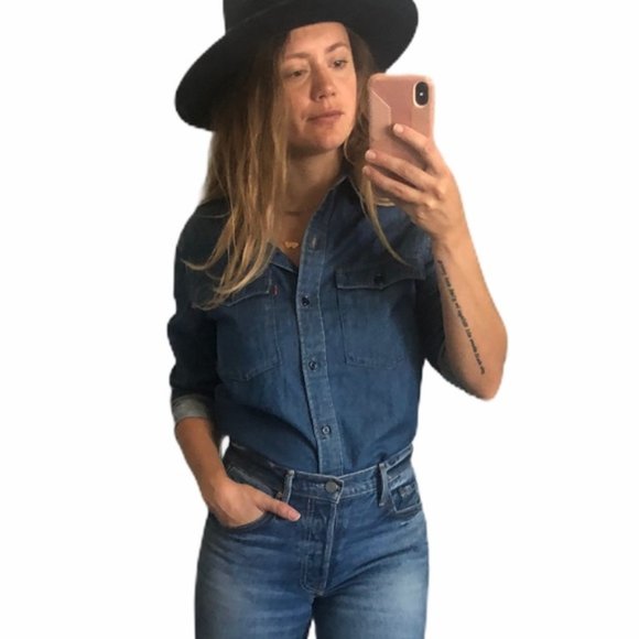 Levi's Tops - Levi’s Western Shirt Denim Button-Down in Medium Wash Denim size X-Small